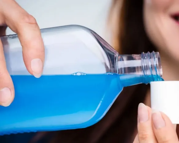 Jakie składniki w płynach do płukania ust odpowiadają za działanie przeciwbólowe?