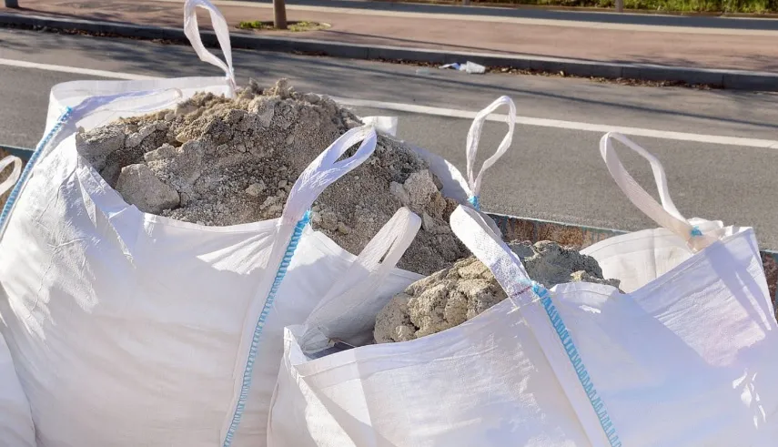 Jak wybrać odpowiedni worek big bag do transportu materiałów sypkich?