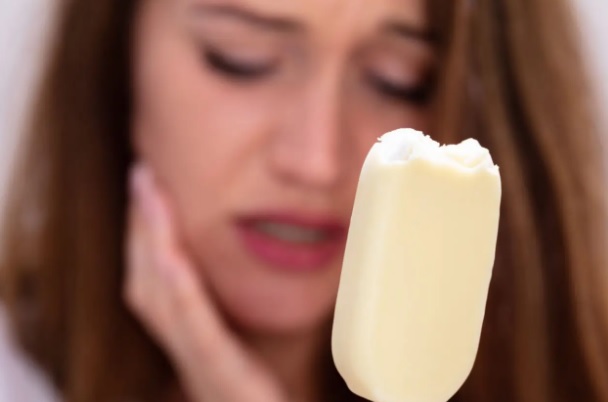 Kiedy nadwrażliwość zębów powinna być sygnałem do pilnej wizyty u dentysty?